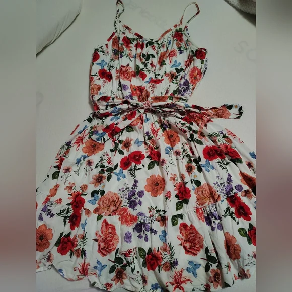 Custom-made Dress From Boutique At Mall - Picture 2 of 2